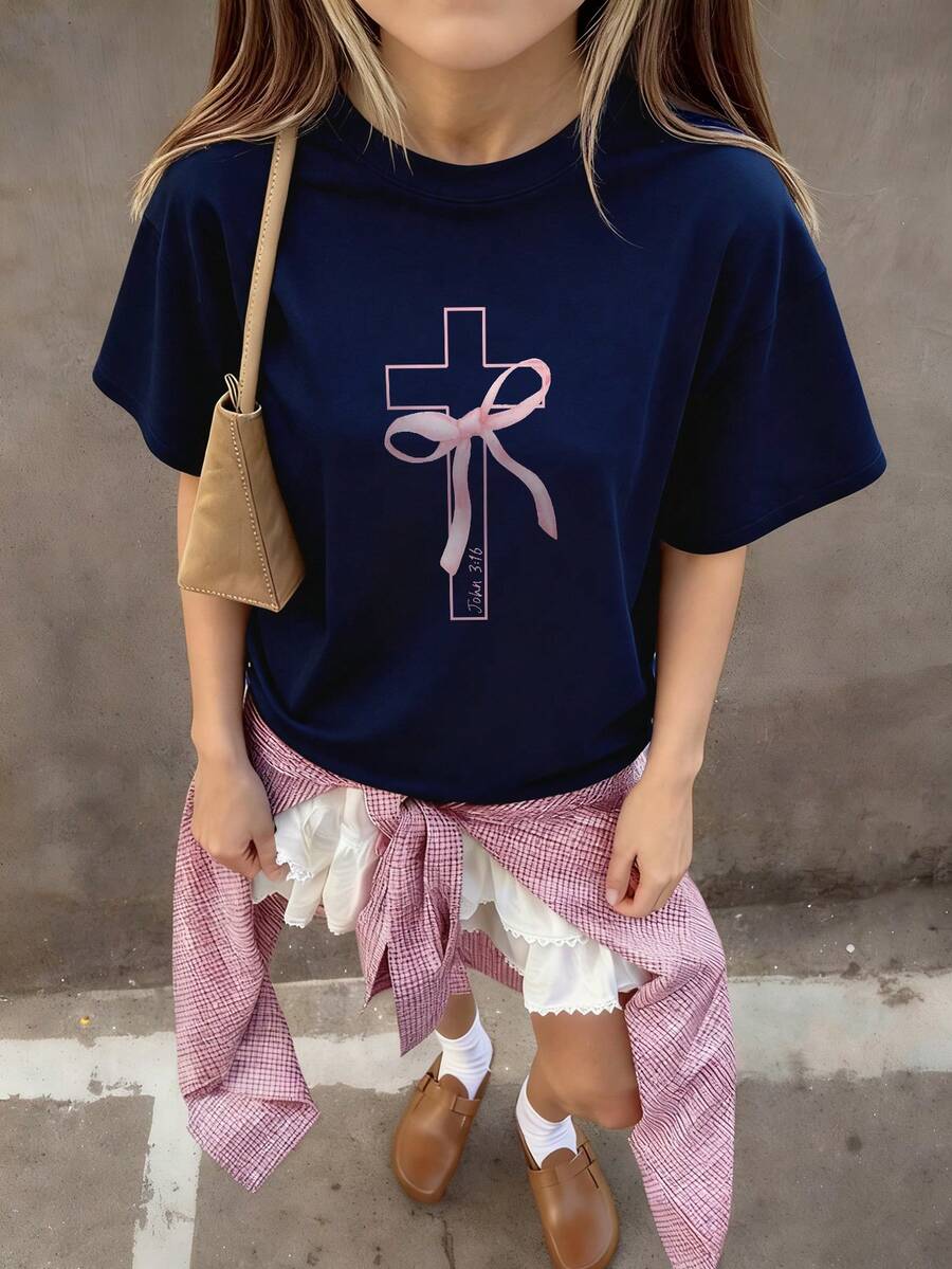 1 件女童休闲蝴蝶和十字架印花圆领短袖 T 恤，夏季学生青年服装 - 带有艺术蝴蝶和十字架设计的 T 恤激发想象力和自我表达 - 藏蓝色 - 查看 1