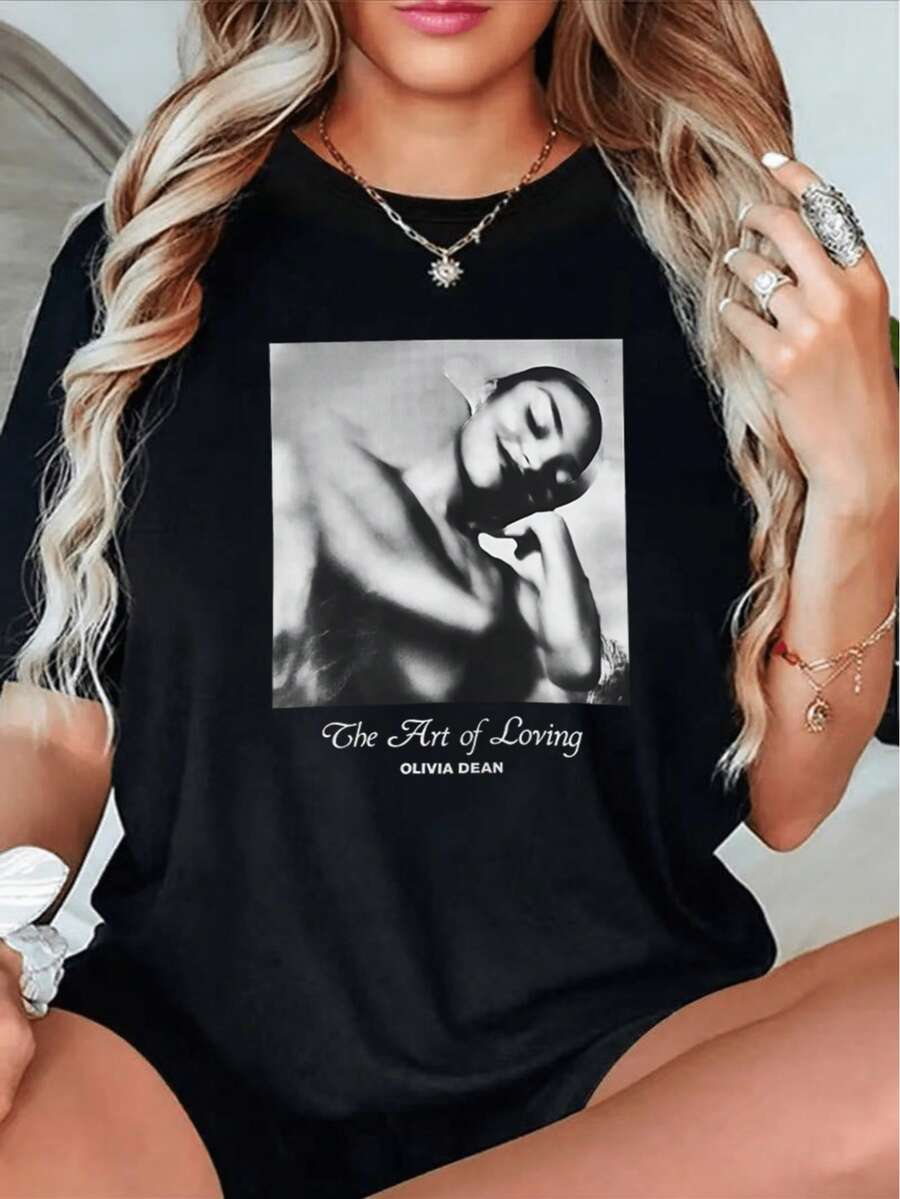 Olivia Dean Music Theme T-Shirt | Vintage Artistic Style With "The Art Of Loving" Text, Black And White Portrait, Casual Loose Fit For Spring/Summer - 黑色 - 查看 1