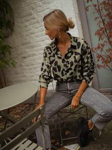 Áo sơ mi dáng rộng in họa tiết da báo, phù hợp cho cả mặc thường ngày và đi làm. - Nhiều màu - Xem 3