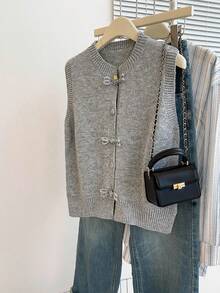 Minimalana 大码简约休闲新款圆领无袖纯灰色针织上衣，配中式青蛙扣，适合女性穿着，春夏无袖开衫毛衣，适合户外摄影、旅行和休闲穿着。 - 灰色 - 查看 4