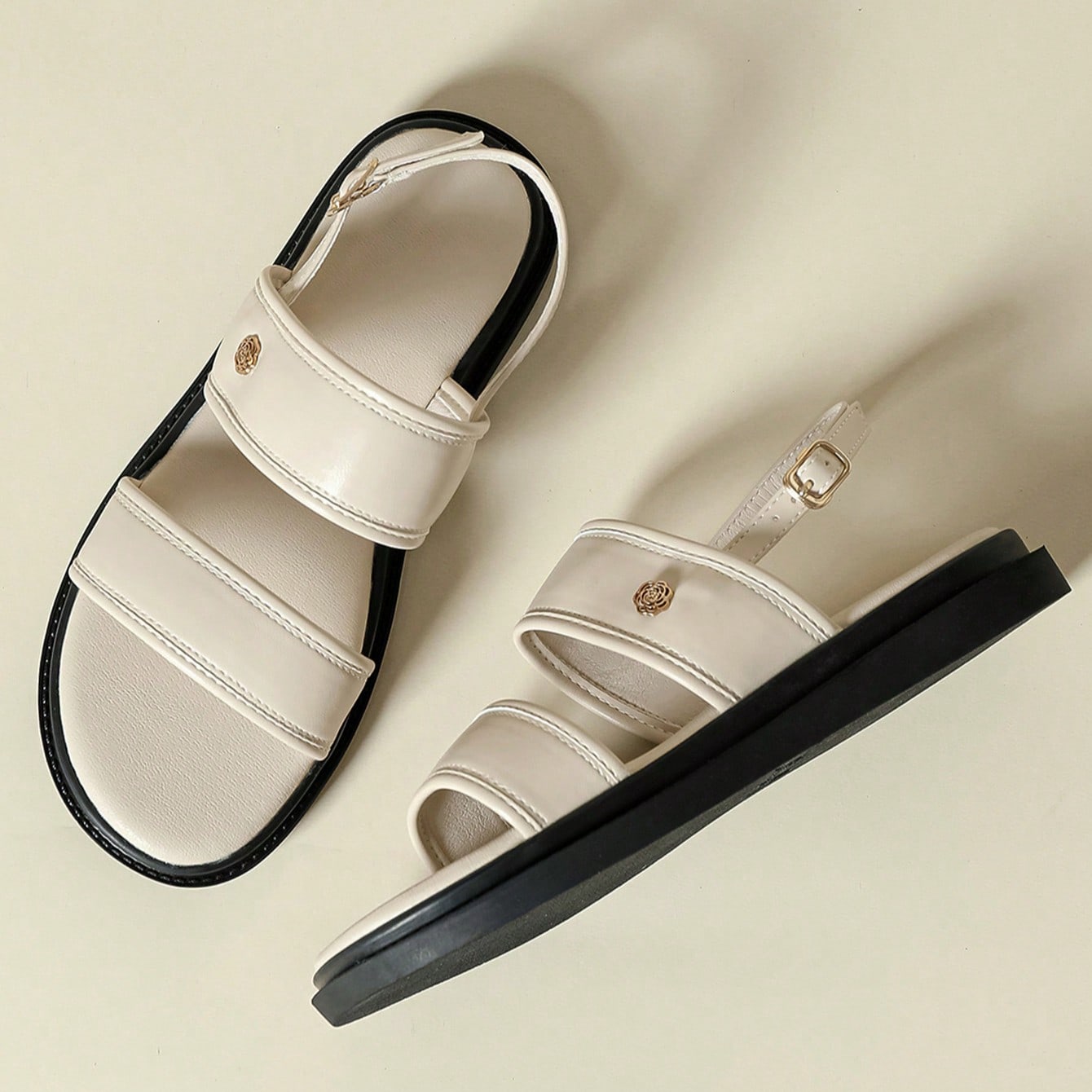 Nuevas sandalias de mujer con suela gruesa y hebilla, estilo retro bohemio de punta abierta, cómodas sandalias de plataforma y cuña, adecuadas para