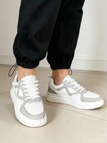 Zapatos deportivos para hombre, zapatos deportivos con bloques de color para hombre, zapatos casuales para hombre, zapatos deportivos para estudiantes, zapatos con cordones antideslizantes multifuncionales, adecuados para la escuela, los desplazamientos y el uso diario. - Gris blanco - Ver 2