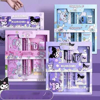 三丽鸥文具礼盒套装，男女皆宜，包含酷洛米主题文具——铅笔、橡皮、卷笔刀和塑料尺。是生日、派对礼物、课堂奖励和日常文具使用的理想之选。设计可爱，轻巧顺滑。橡皮套装是动漫迷的必备之选，内含随机挂绳。