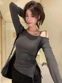 侧边系带开衩修身露肩褶皱抽绳不对称长袖T恤 - 灰色 - 查看 1