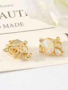 一对可爱又性感的动物耳夹，镶嵌小巧的锆石，百搭又个性，适合女孩日常佩戴，可以送给朋友或爱人。 - 動物耳夾 - 查看 5