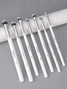 Set di 7 pennelli per trucco degli occhi, pennelli per occhi portatili, pennelli professionali per sfumatura di ombretti, ombretti con setole morbide e manico in legno, adatti per ombretto, sopracciglia, eyeliner e miscelazione. - Multicolore - Visualizzare 9