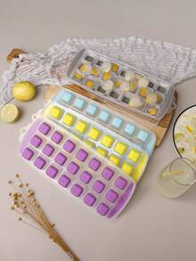 1个带盖硅胶冰格，21格，方形和圆形可选，TPR软底，PP硬盖防止串味，冰块轻松取出，不碰撞、不飞溅，家用冰箱必备 - 彩色 - 查看 5