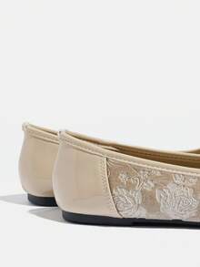 2026新款加大码女士圆头绒面芭蕾舞鞋，舒适休闲一脚蹬鞋，百搭连衣裙，优雅蝴蝶结装饰，舒适平底鞋，不伤脚 - 杏色 - 查看 9