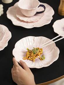 1pc Ins风格花卉陶瓷盘，不对称花卉图案釉面盘，家用餐盘，甜点盘，蛋糕盘，办公室下午茶糖果盘，西式牛排和意大利面盘，水果沙拉盘，花碗，饭碗