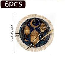 Bộ 1/4/6 chiếc đèn lồng chạm khắc vàng theo chủ đề lễ hội Trung Đông, bầu trời sao đen thẳm với những vì sao lấp lánh, trăng lưỡi liềm khoét rỗng màu vàng, viền họa tiết dập nổi. Tấm lót bàn/đế lót ly bằng vải lanh in hình tua rua, in hoa văn. - Nhiều màu - Xem 15