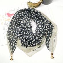 Women's Leopard Print Chiffon Scarf With Pendant, Lazy Neck Scarf Necklace, Lightweight Versatile Fashion Neck Wrap, Chic Small Square Scarf For Daily Wear & Neck Protection - Khóa nam châm, họa tiết da báo, nền đen với chấm trắng. - Xem 9