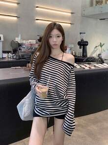 Striped Cold-Shoulder Long Sleeve T-Shirt For Women, Loose Fit (Stripe Pattern Random) - Black and White Stripes - View 3