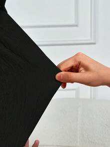 AIJ Bộ đồ 2 mảnh mới của Amarilo dành cho nữ, màu trơn, chất liệu vải có họa tiết, cổ trễ vai, áo khoác cardigan xếp ly rỗng kết hợp với chân váy xẻ tà. - màu đen - Xem 8