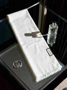 Gucci 1件白色双面G字母图案针织围巾/披肩，男女通用，适合秋冬季节，货号：165904-3G646-9000 - 白色 - 查看 1