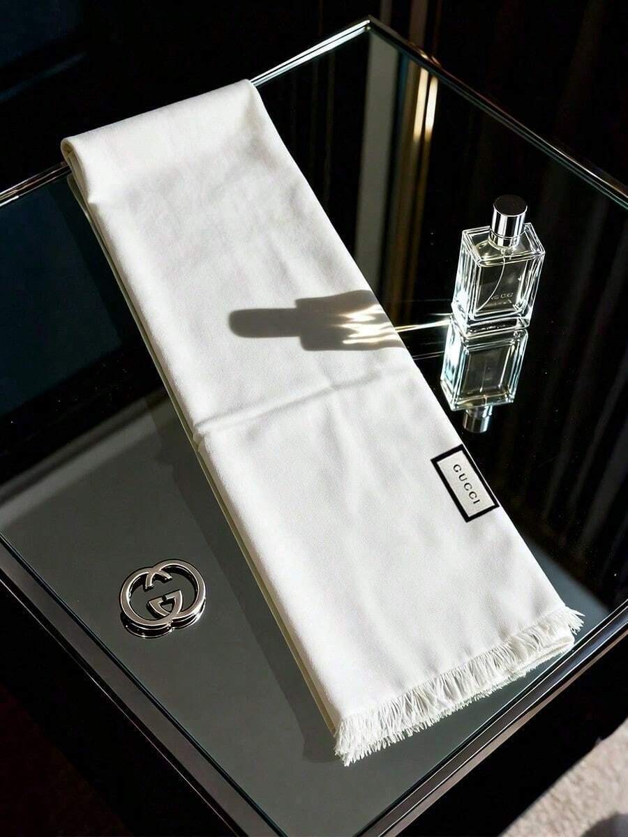 Gucci 1件白色双面G字母图案针织围巾/披肩，男女通用，适合秋冬季节，货号：165904-3G646-9000 - 白色 - 查看 1