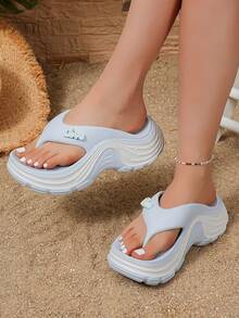 1 Pair Women's Comfortable Thick-Sole Lightweight Flip-Flops, Cushioned Slip-On Sandals - Baby Blue - View 2