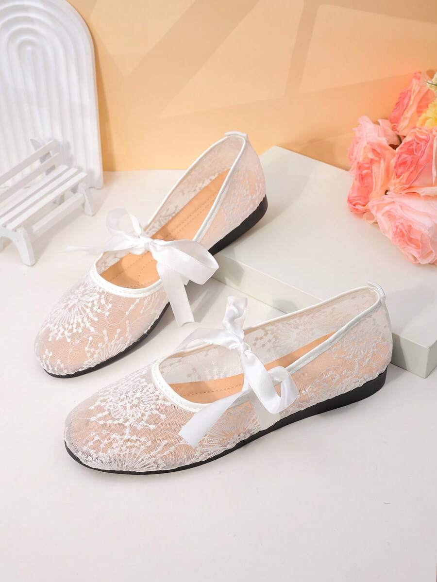 1 Pair Of White Lace Bow Shallow Flat Shoes For Teenagers, With Lace And Satin Material On The Upper, Bow Decoration, Round Toe Low Top Style, Flat Bottom Comfort, Elegant Fairy Style, Suitable For Campus Activities And Girlfriends Shopping - 白色 - 查看 1