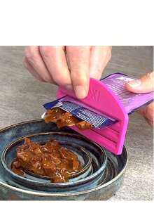 This Practical Cat Food Squeezer Set Includes 1 Or 2 Cat Food Squeezers, Which Can Effectively Squeeze Out Cat Food From The Packaging Bag. It Can Maximize The Extraction Of Remaining Cat Food And Avoid Waste. - 500ml - View 6