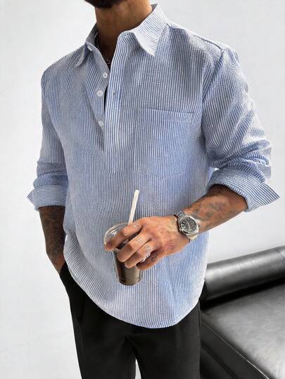 Chemise décontractée à demi-patte pour hommes GloMan, style "Old Money", coupe ample en mélange de lin à manches longues. Tissu texturé rayé bleu clair et blanc, respirant et confortable pour assortir en couple. Parfait pour les sorties de week-end, les vacances à la plage et les fêtes au bord de . Un Top unisexe idéal pour les couples et un cadeau parfait pour la Saint-Valentin ou la Fête des Pères.