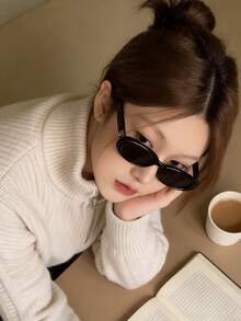 1 Pair Retro Oval Fashionable Fashion Glasses, Extremely Cool. This Stylish Fashion Glasses Is Made Of PC Material, Windproof And High Quality. The Oval Frame Design Is Unique, Both Fashionable And Slimming. Loved By Internet Celebrities. - Black - View 2