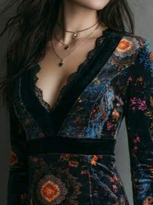 Elegant Vintage Deep V Neck Short Dress With Contrast Lace And Floral Print For Women, Long Sleeve Bodycon Party Attire - Black - View 3