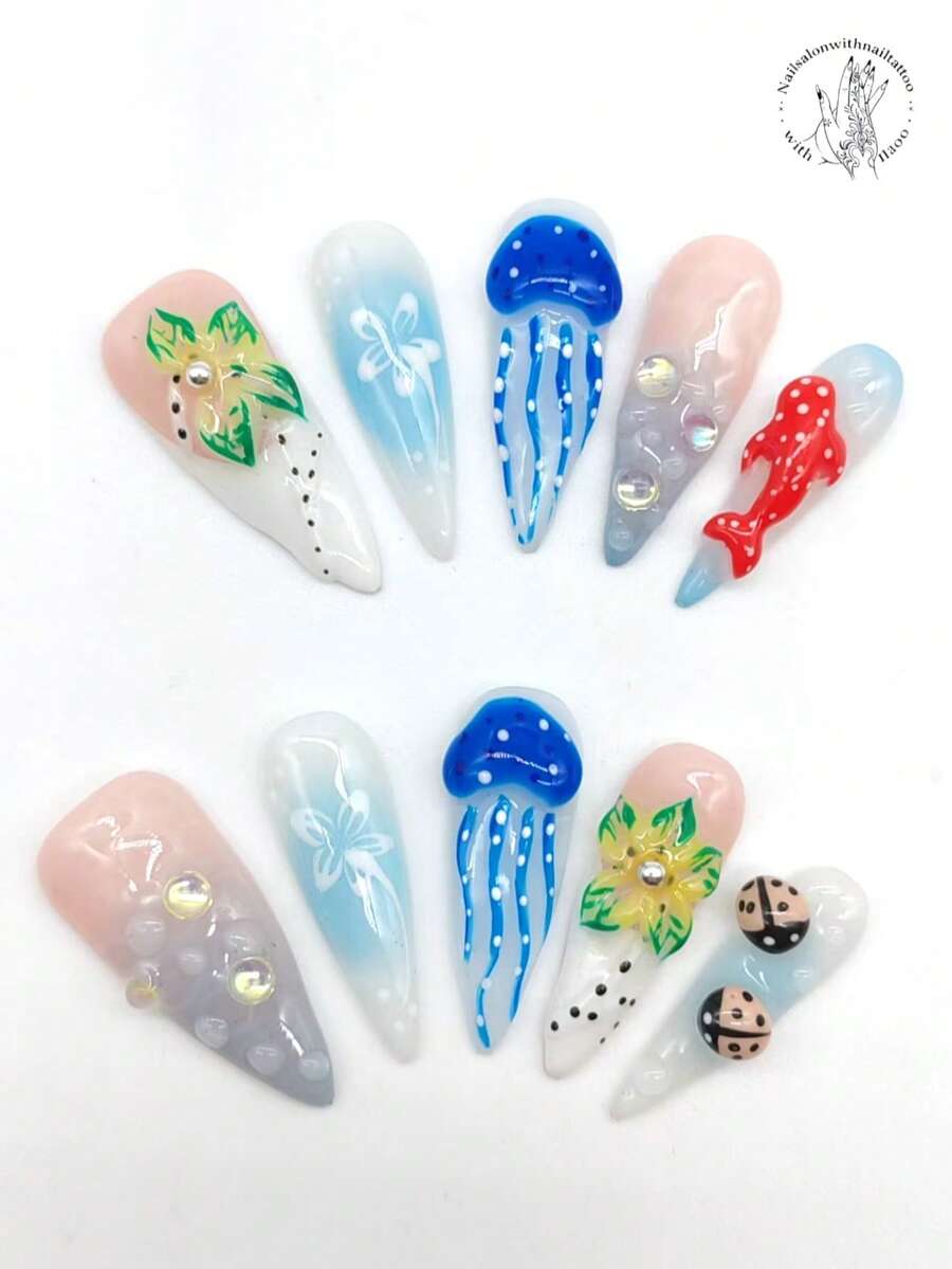 10片纯手工按压式美甲片，33mm长，纤细高跟款式，粉色、米色、蓝色渐变、蓝色凸起水母造型、立体凸起黄色花朵绿色图案、凸起红色鲸鱼、凸起瓢虫造型。可爱个性化美甲片，尖头设计。适合日常休闲度假、宴会、派对、演出等各种场合。美甲用品，手工按压式美甲片。 - 彩色 - 查看 1