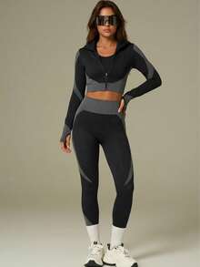 UONNOU 三件套女士运动服套装，包括文胸+长袖上衣+长裤塑形套装，女士户外休闲服，运动服，塑形服，紧身服，夹克款式，机车风格，立领，全开拉链，运动拇指孔设计，交叉肩带文胸背心，超短塑形上衣，提臀，收腰收腹，塑造腿部线条，让您看起来更苗条，运动紧身长裤，高弹力高塑形，蜂窝无缝针织柔软面料，适合运动和户外活动、瑜伽、健身、跑步、休闲日常、通勤、聚会和节日等，时尚运动户外套装，适合所有季节，秋冬春秋皆宜。 - 黑與白 - 查看 10