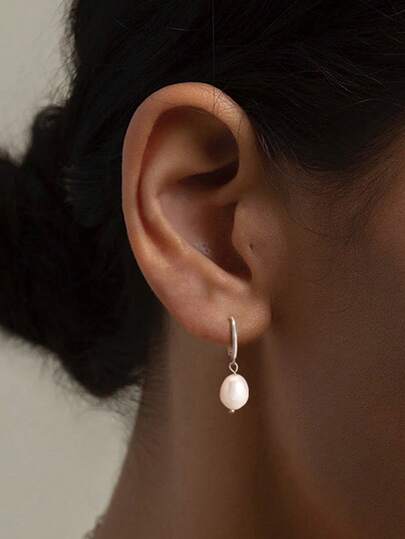 1 对 S925 纯银耳环，天然巴洛克珍珠，淡水珍珠耳坠，简约百搭的设计，适合女性日常佩戴，精美礼品