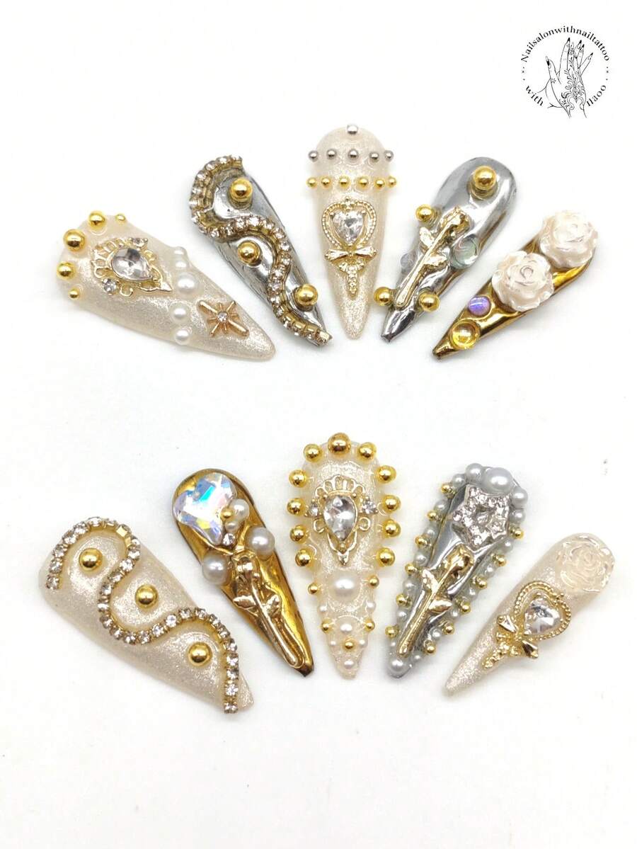 10片纯手工压制美甲片,33毫米长,纤细高跟款式,金色美甲片,白色亮片装饰美甲片,银色美甲片,金色玫瑰饰品,金色小圆球装饰,金色钻石饰品,立体花朵饰品。可爱个性化美甲片,尖头款式。适合日常休闲度假、宴会、派对、演出等各种场合。 - 彩色 - 查看 1
