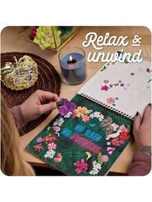 EstiloTendenciaSticker & Chill - Libro De Pegatinas Para Adultos - MáS De 800 Adhesivos Coloridos Reposicionables Crean DiseñOs En 10 PáGinas De Escenas Encuadernadas En Espiral, Actividad De RelajacióN FáCil,Calidad PremiumVersióN Mejorada - Pegatinas y refrigeración: Festival de las flores - Ver 7