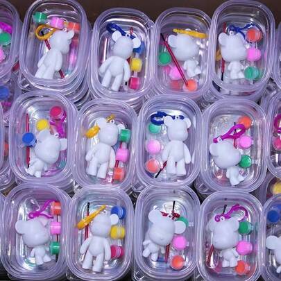 1/2/5/6 Piezas Juego de Manualidades DIY - Llavero de Muñeca Graffiti, Llavero con Forma de Oso Colorido | Material: Plástico | El Juego Incluye: 1 Oso en Blanco + 3 Pinturas de Colores + 1 Cuchara Mezcladora + 1 Llavero | Color Aleatorio | Fomenta la Creatividad y la Habilidad Manual | Adecuado para Juegos de Fiesta, Recompensas en el Aula, Pequeños Regalos para Fiestas, etc.