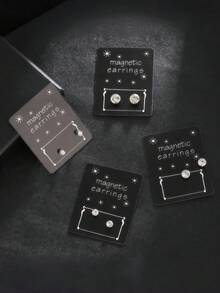 三对镶嵌银质白钻的耳饰，尺寸分别为3/4/5毫米。从日常佩戴的精致优雅到派对上的吸睛亮点，这些不同尺寸的钻石耳饰都能完美胜任。它们是绝佳的节日礼物。适合婚礼、妈妈生日、海滩度假和各种节日场合，是送给女性、妈妈、老师、朋友、伴娘、学生以及返校季的完美礼物。简约、美丽、时尚、优雅，是夏季的理想之选。 - 銀色 - 查看 8