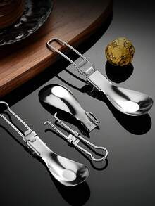 1个不锈钢折叠勺，户外旅行餐勺，学生便携汤勺，小茶匙，适用于酒店、餐厅、厨房、婚礼等场合。