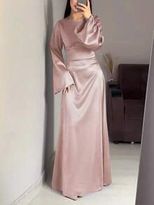 女士纯色圆领长袖简约长裙，优雅端庄