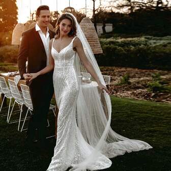 1件装新娘头纱，配有发梳，饰以人造珍珠，适用于婚礼、订婚仪式、摄影道具