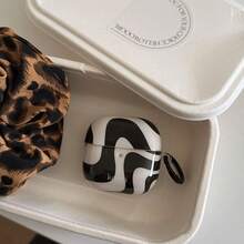 Minimalist Black Asymmetrical Line Zebra Pattern Earphone Case Compatible With Huawei Freebuds 7i, Freebuds 2, Freebuds SE3, Freebuds 5i, Buds Pro 3, Cute Korean Style Earphone Case - Black - View 3