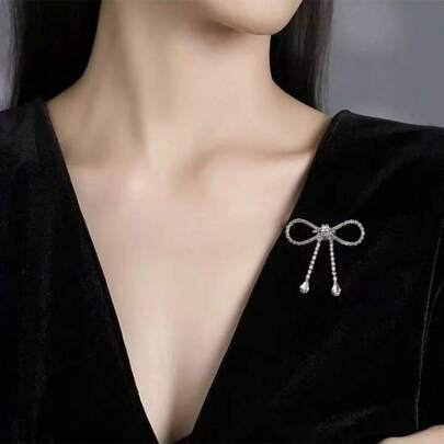 1枚闪亮水晶蝴蝶胸针，婚礼风格，夏季