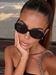 زوج نظارات شمسية بيضاوية عتيقة، مناسبة لمهرجانات الموسيقى والشواطئ والمناسبات الأخرى، مثالية لنظارات شمس النساء، نظارات شمس عصرية وكاجوال، يمكن تنسيقها مع الجوارب الصوفية والجينز وبنطلونات السويت وهوديز والسترات والفساتين والقمصان ذات الأكمام الطويلة، أنيقة ومتعددة الاستخدامات، مناسبة للرحلات العائلية والسفر والعطلات الصيفية على الشاطئ والأنشطة الخارجية وما إلى ذلك. - الأسود - مشاهدة 6