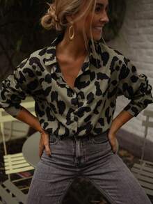 Áo sơ mi dáng rộng in họa tiết da báo, phù hợp cho cả mặc thường ngày và đi làm. - Nhiều màu - Xem 1