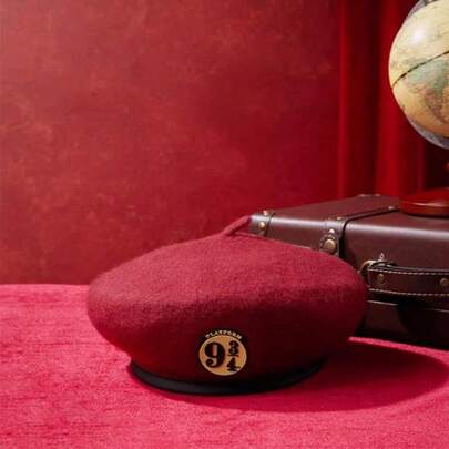 Miniso Harry Potter Series 9¾ Platform Beret, Burgundy Plush Material, 3D Magic Logo, Retro Hat Shape, Daily Outfit & Magic IP Theme Accessory(1 PC)