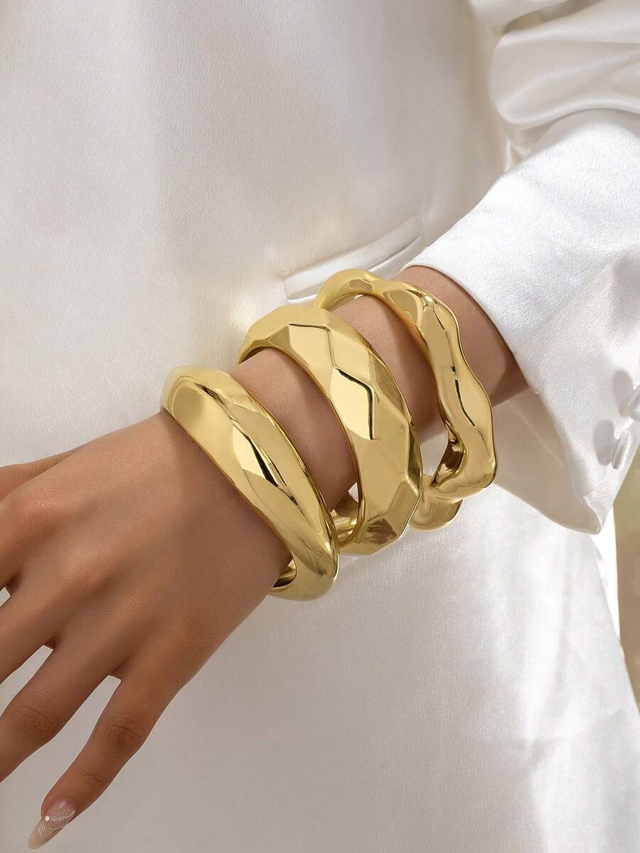 Bộ 3 vòng tay nữ mạ vàng, kiểu dáng cơ bản với các họa tiết hình vuông và tròn. - Vàng - Xem 1