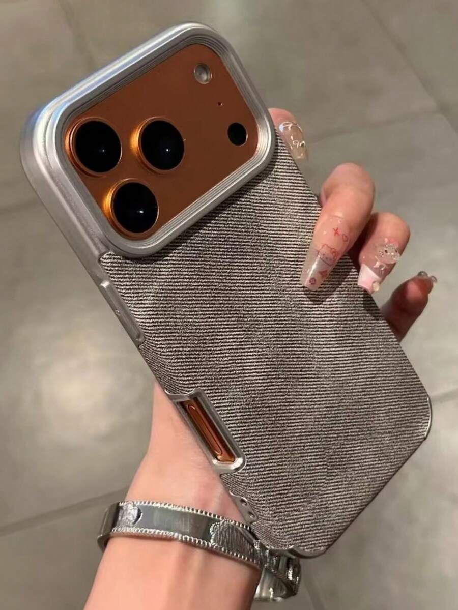 Alloy Leather Luxury Splicing Elements Metal Denim Texture Luxury Alloy Leather Splicing Element Fashion Denim Soft Leather 1pc Phone Case Compatible With IPhone 17 Air 16 15 14 Plus 13 12 11 Pro Max Shock-Resistant Frame Fabric Brand Protective Cover Gift Birthday Anniversary