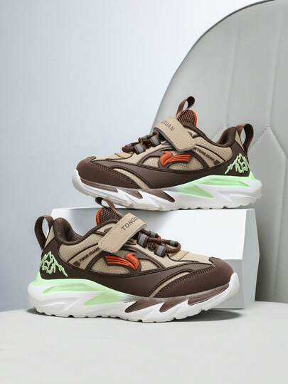 儿童低帮厚底运动鞋一双，撞色鞋面设计，减震耐磨鞋底，时尚百搭，适合日常穿着，春秋季