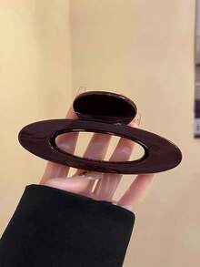Women's Oval Hollow Claw-Shaped Hair Clip, Asymmetric Hair Claw, Chocolate Brown Hair Accessory, Classic Fashionable High-End Hair Claw, Acrylic Material Hair Clip, Suitable For Thick Or Voluminous Hair For Half-Up Or Full Updo Hairstyles Women Claw Clips Elegant Hair Accessories - Chocolate Brown - View 5