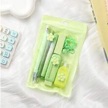 8件套文具套装 - 全新返校用品，包含荧光笔、吊坠、橡皮擦、修正带、2支圆珠笔、自动铅笔和中性笔 - 返校礼物