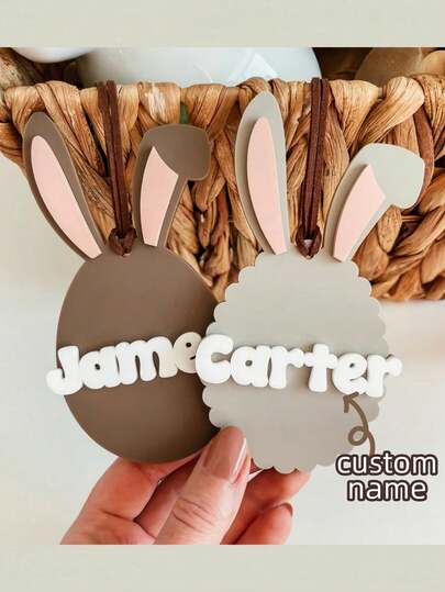 1 pezzo Etichette creative per cesti di Pasqua, portachiavi con coniglietto personalizzato, etichette con orecchie di coniglio, etichette personalizzate per cesti di Pasqua, etichette di Pasqua, regali carini a forma di coniglio, etichette a forma di coniglio, adatte per decorazioni di borse, accessori per zaini, decorazioni per cesti regalo, perfette per decorazioni per feste di compleanno, feste, decorazioni per regali di Pasqua, etichette per omaggi. Un regalo esclusivo personalizzato per famiglia, amici, sorelle e fratelli.