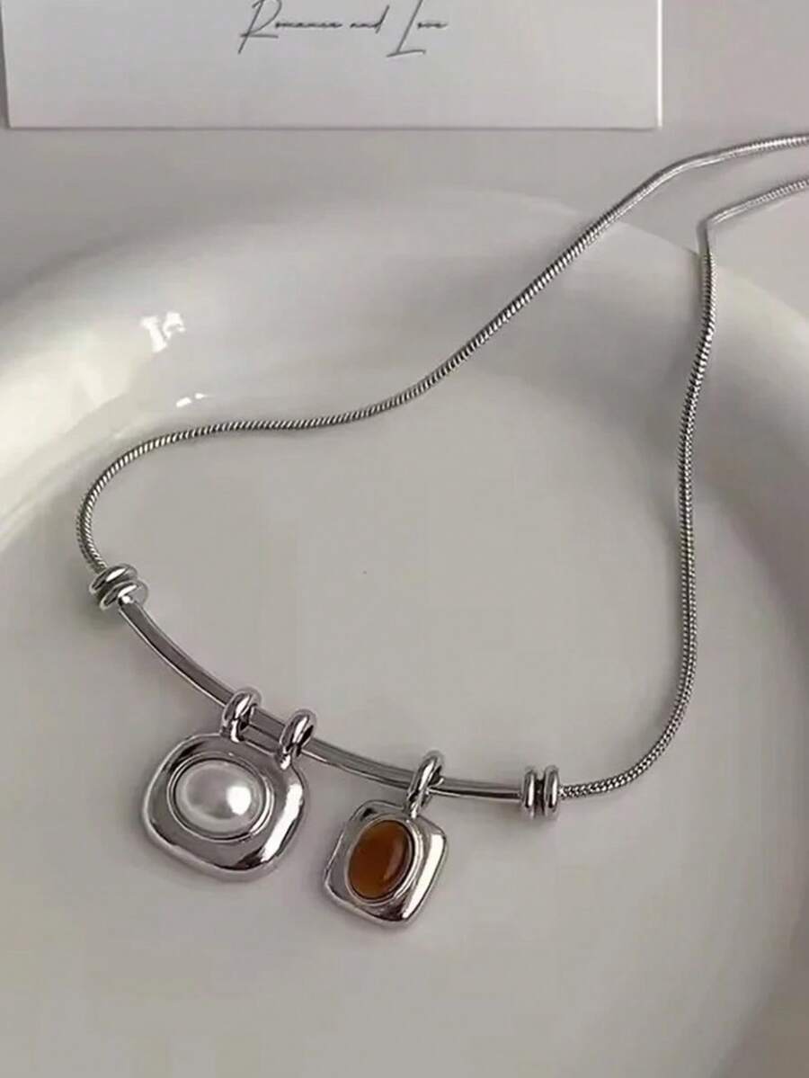 1PC French-Style Casual Asymmetrical Geometric Tiger's Eye-Inspired Pendant Necklace, Punk-Inspired Minimalist Women's Collar Necklace, Everyday Accessory - Pendant Necklace - View 1