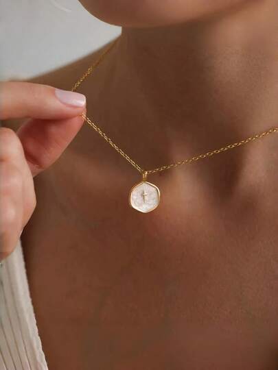 1pc Women's 18K Gold-Plated Asymmetrical Mother-Of-Pearl Disc + Embedded Mini Cross Pendant Necklace, Gentle And Elegant Gold-Plated Religious Necklace, Suitable As A Valentine's Gift For Girlfriend, Jewelry For Dating And Daily Wear