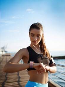 chinbersky 尼龙环形表带，兼容 Fitbit Versa 2、Fitbit Versa Lite、Fitbit Versa Band，柔软可调节透气替换表带，男女通用 - For Versa 2 - 查看 9