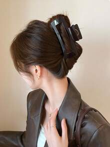 1个女士大号方形鲨鱼造型发爪夹，高端发饰，适合日常佩戴，尤其适合发量较多的女士，时尚发夹。 - 彩色 - 查看 4